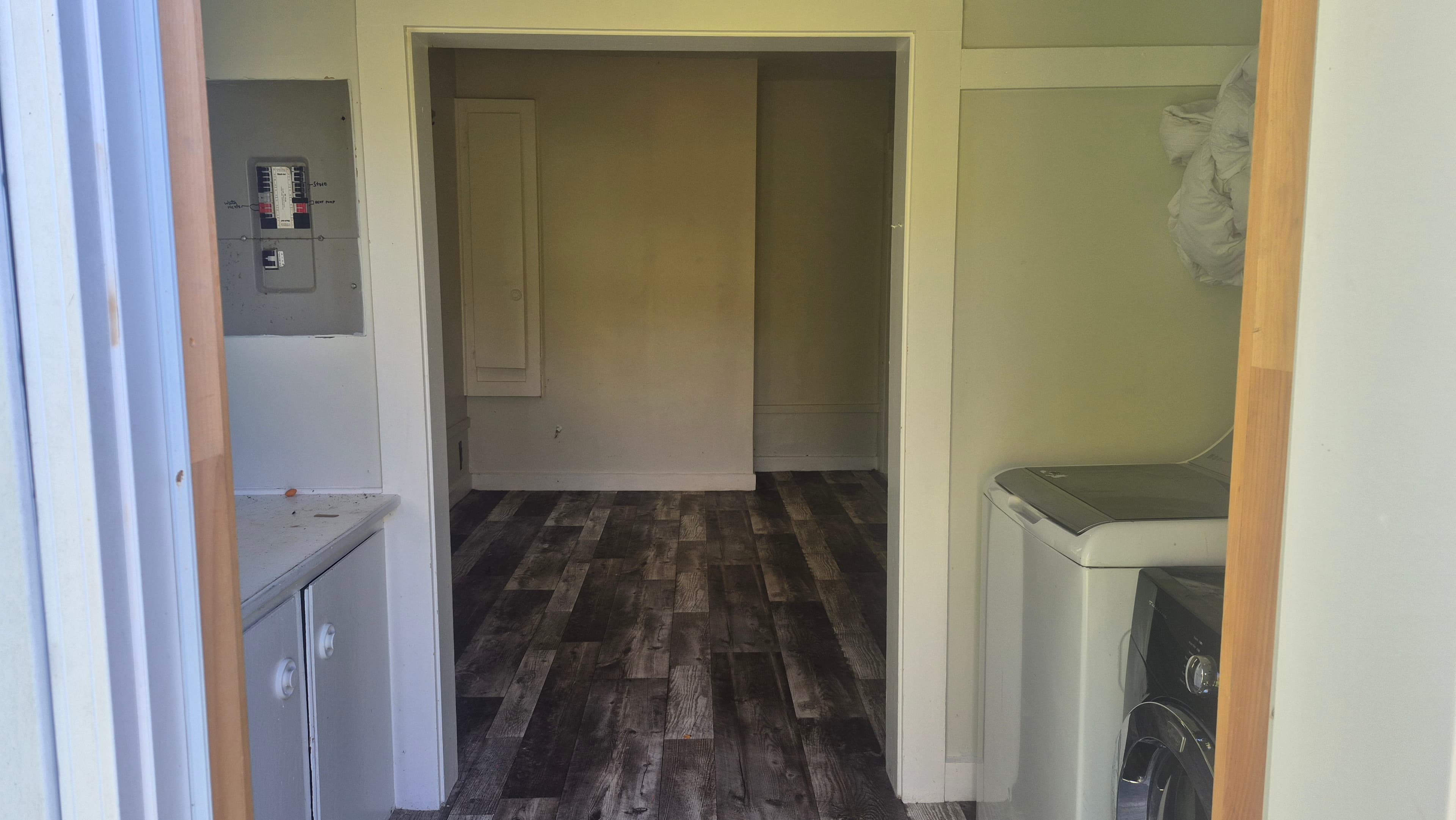 Spacious 2 Bed 1 Bath Apartment Unit